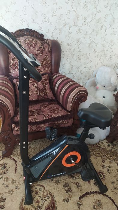 Velotrenajer sotiladi.