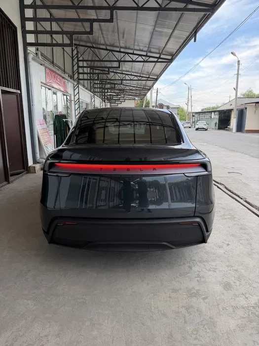 Tesla model Y juniper (RWD) 2025/06 Год 8500 К/М пробег