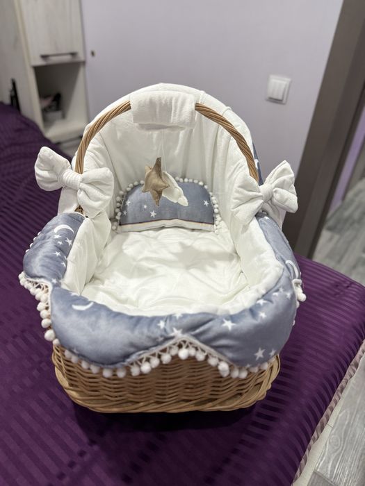 Продается плетенная люлька-корзинка.