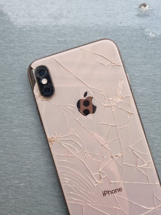 iPhone XS (Gold) Qoldan Tushgan iCloud Bor Ekran Ishlaydi Sotiladi.