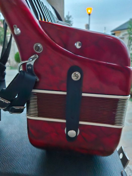 Acordeon  Italian Ariston 80 bași  roșu sidefat