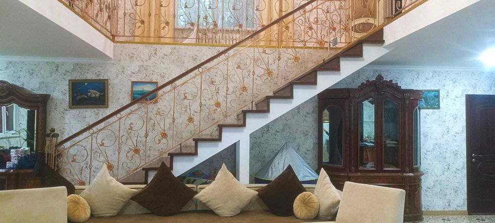 Продам дом, с большой территорией