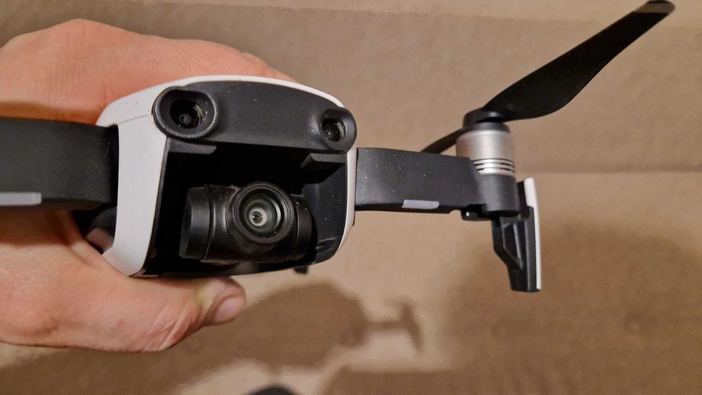 Drona DJI Mavic Air, filmare 4K 30p + 5 baterii