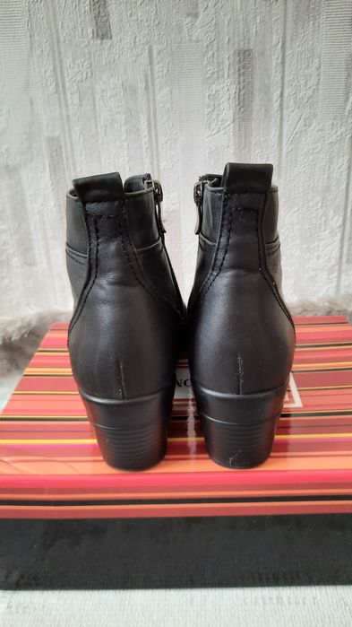 Кожаные женские ботинки