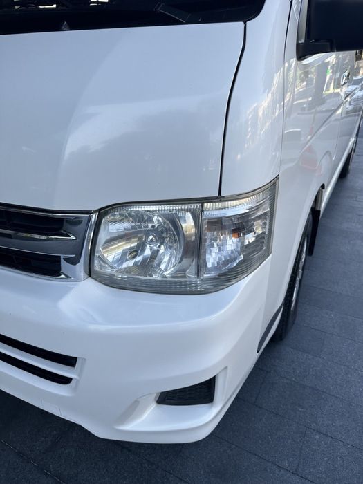 Перед.бампер, решетка радиатора, перед.фары,задн.стопы на TOYOTA HIACE