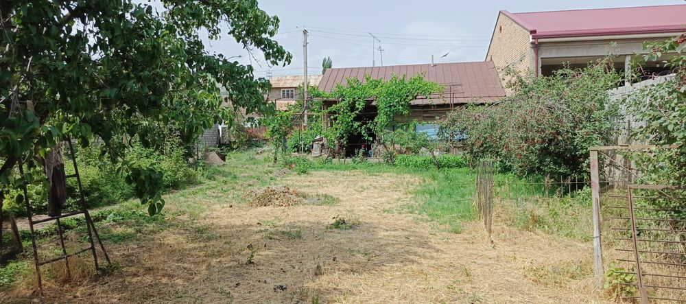 Yer sotiladi . Bôstonliq tumani Xôjakent qishlog'ida.