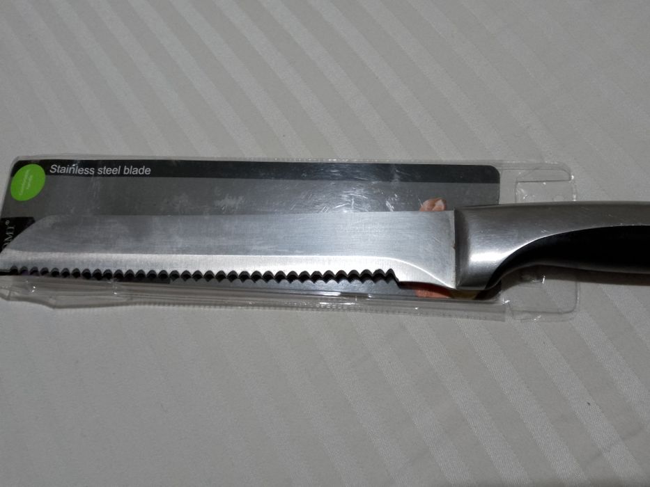 Кухненски  нож  за  хляб