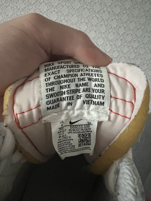 Кеды Найк белые.