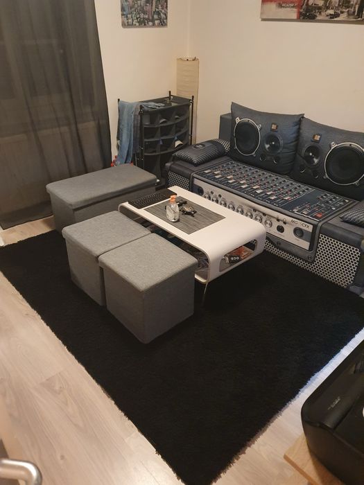 Диван с опция  легло и място за съхранение на багаж