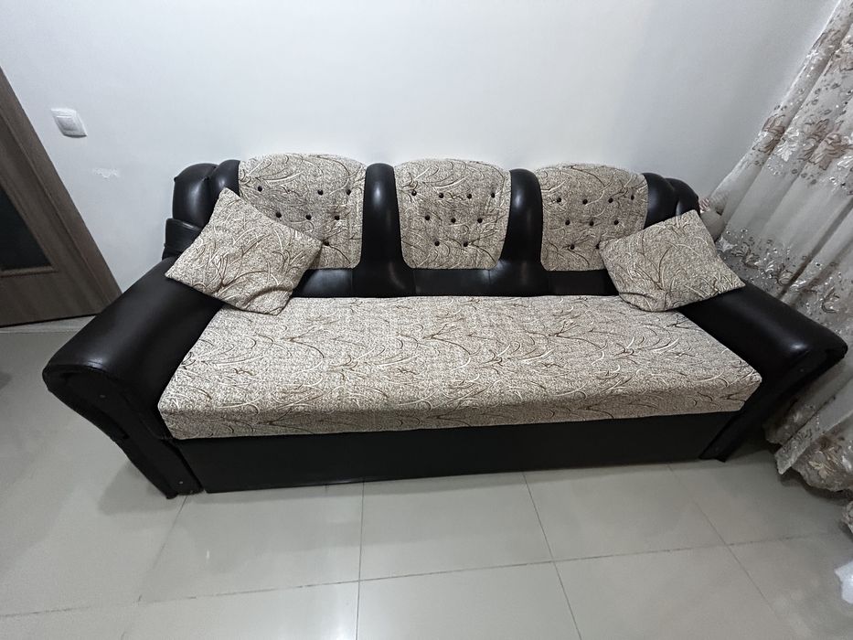 Vand canapea extensibila.