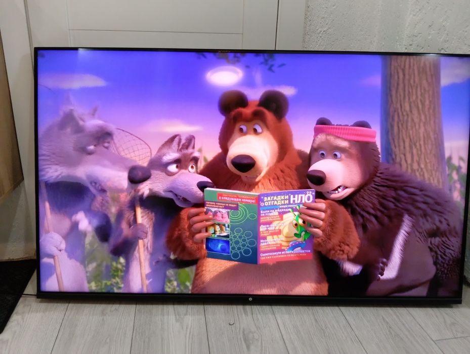 Продам большой телевизор Smart tv