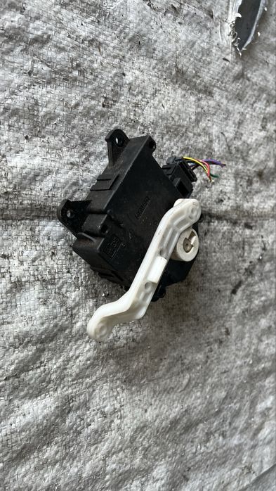 Honda CR-V моторче клапа на парно