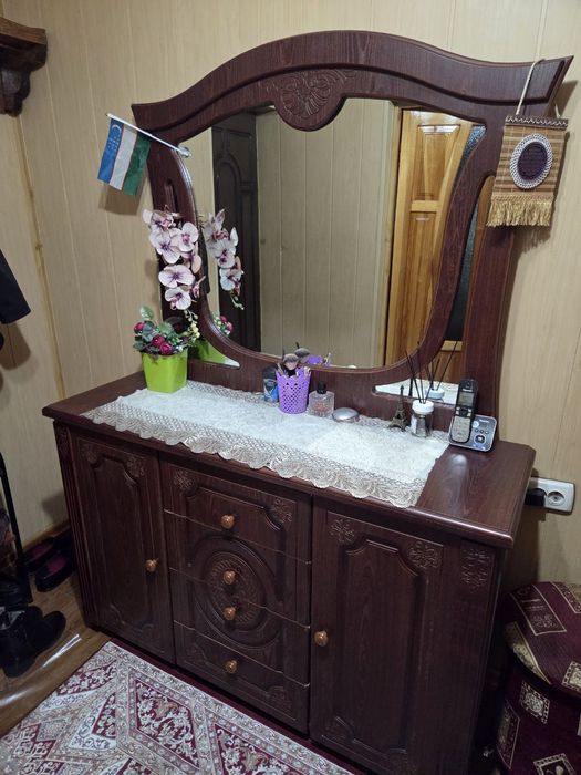 Uy jihozlari mebellari sotiladi