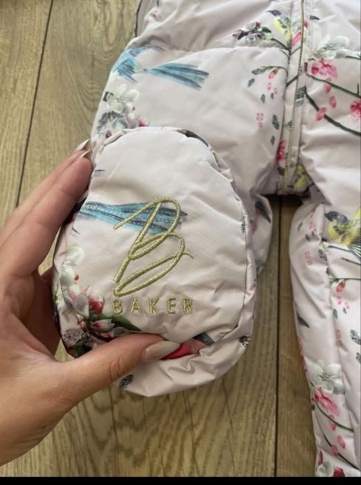 Космонавт Ted Baker