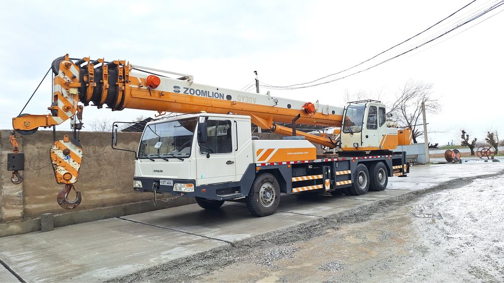 Avto kran Zoomlion QY 30V
