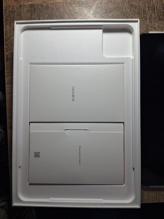 планшет xiaomi pad 6 8/256 гб. +чехол, стекло стоит.