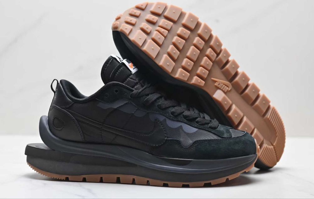 Нови дамски маратонки Nike x Sacai VaporWaffle Black Gum