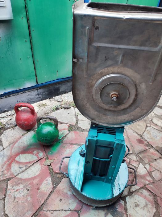 Сенорезка- дробилка на 220