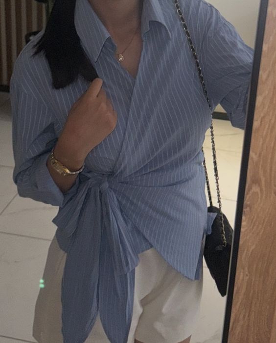 Рубашка голубая с акцентом