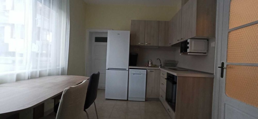 Дава се под наем Тристаен апартамент в Бургас, Център - 65 кв.м за 500 € - Снимка #2