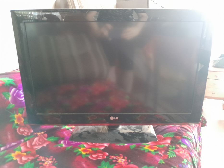 Продам б/у телевизор LG