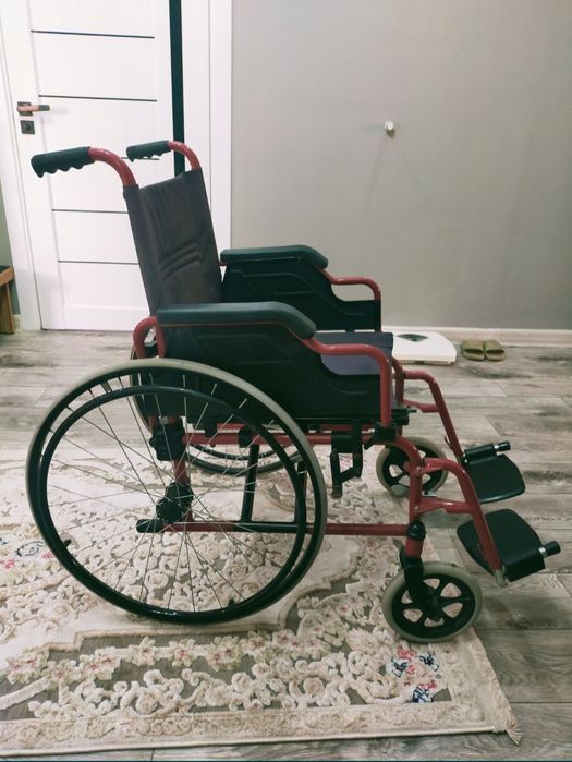 Продам инвалидную коляску