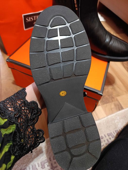 Продаются сапожки!!!40 большемер