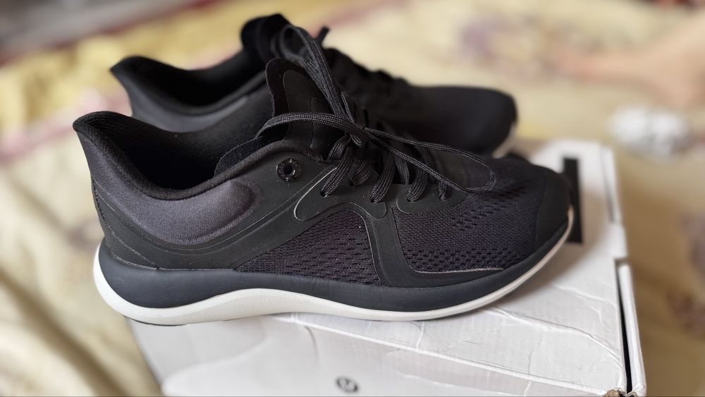 Продам оригиналные кроссы 40