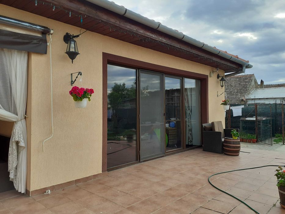 Vand Casă Deosebită cu Grădină Matura și Intimitate Totală (25 km de Timișoara)