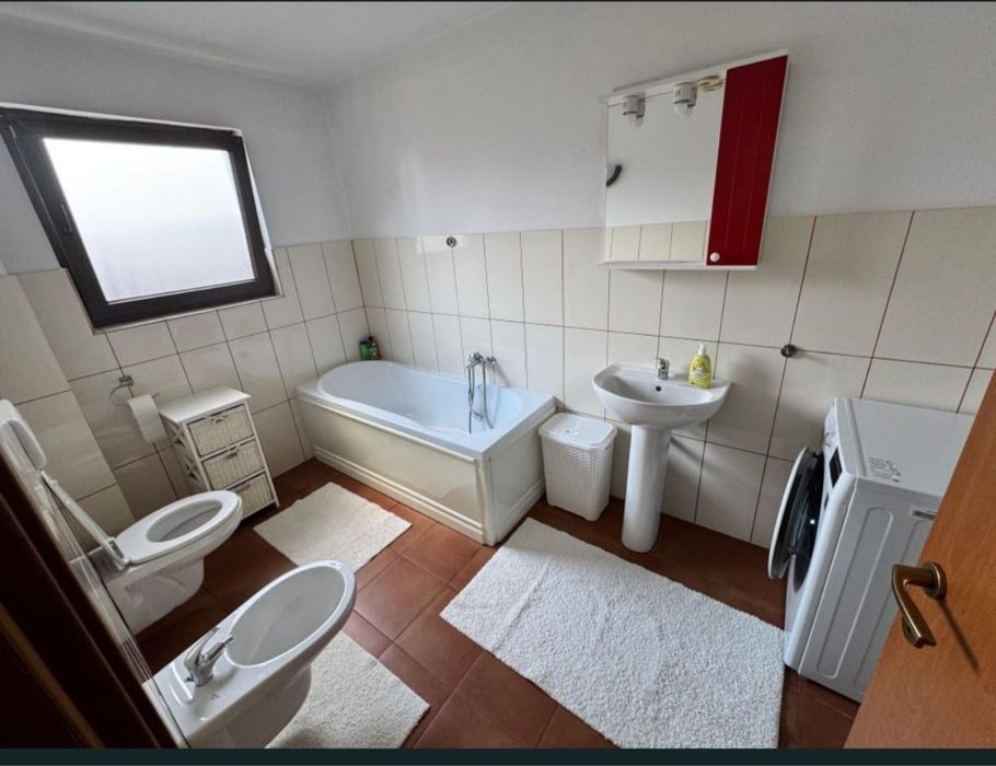 Inchiriez apartament central