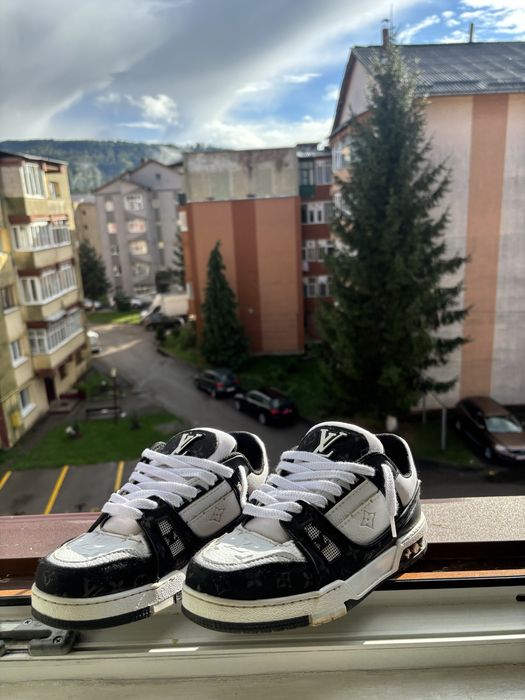 Se vinde louis vuitton trainer