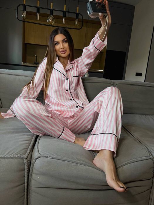 Копринена пижама в стил VS