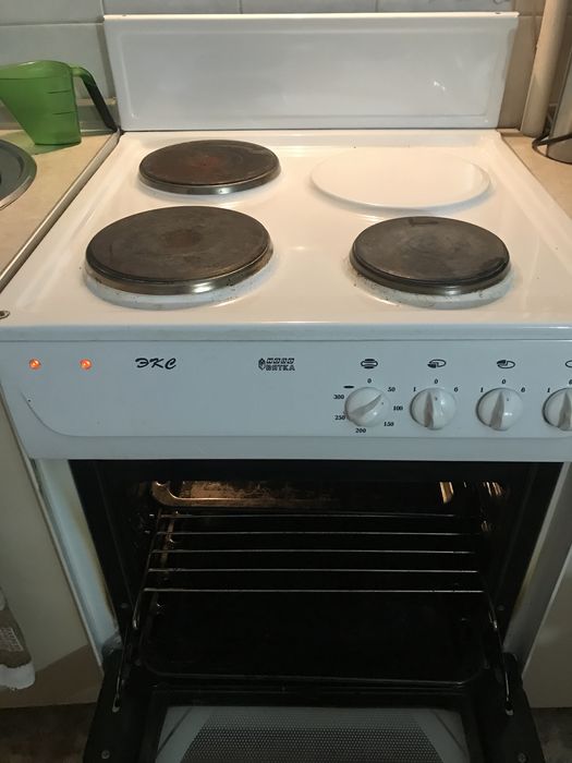 Электроплита 3-х комфорочная с духовкой