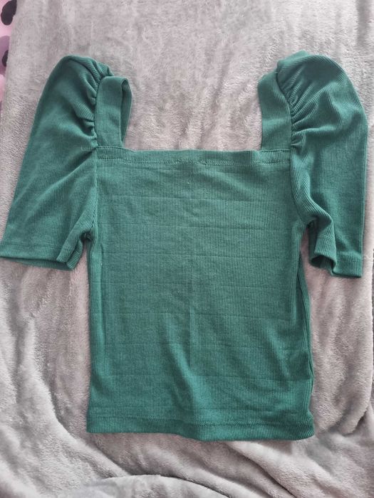 Къс потник с бухнали ръмене