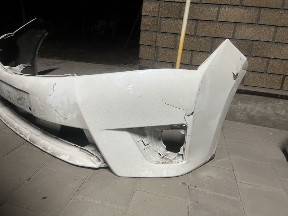 Бампер Toyota Carolla 2014 года