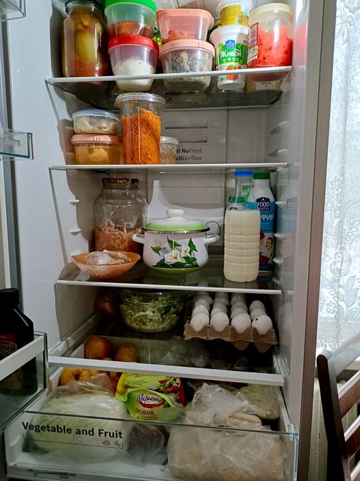 ХОЛОДИЛЬНИК с морозильной камерой "BOSCH"