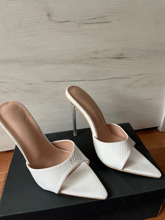 Sandale albe elegante