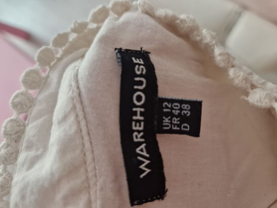 Rochie alba cu detalii