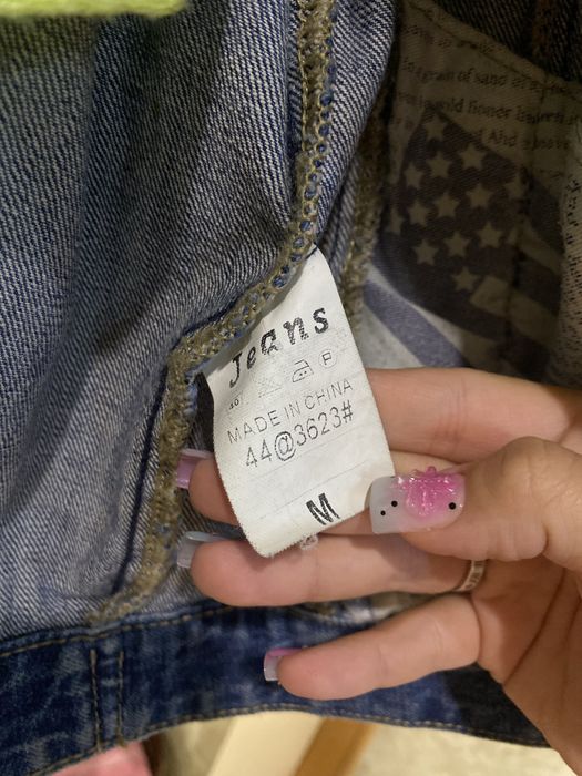 Продам джинсовую куртку с рисунком от руки