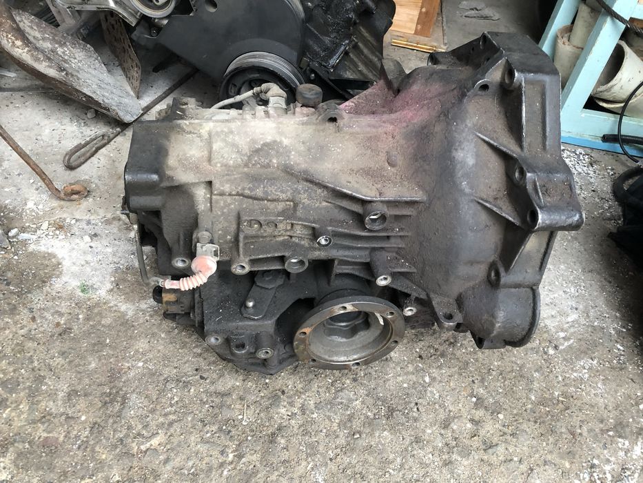 Продам двигатель , и коробку