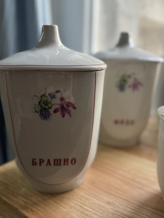 Порцеланови буркани за подправки