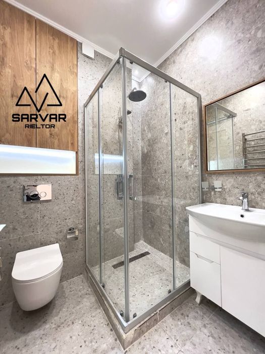 Продам 2 ком с лифтом  Максим Горький метро Бий