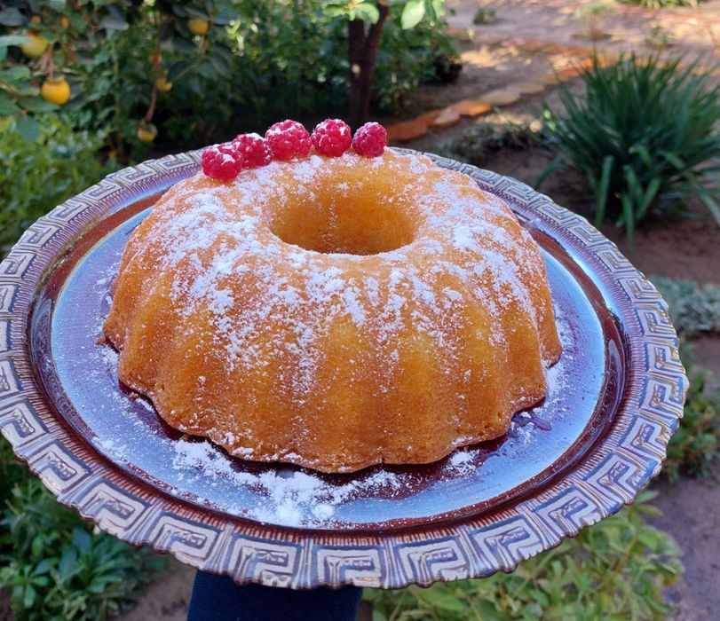 Тортница с десертными тарелочками