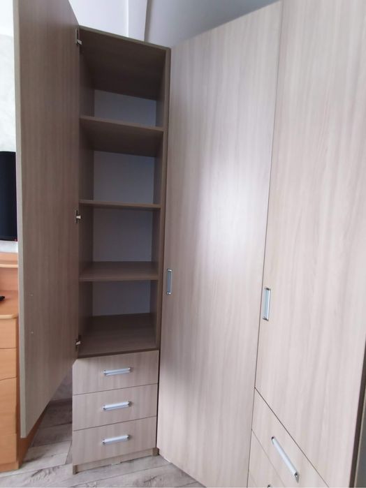 Продам угловой шкаф