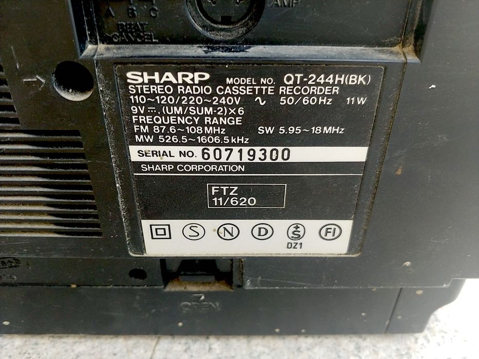 Sharp QT-244H radio casetofon portabil JVC Panasonic Sony Akai Aiwa