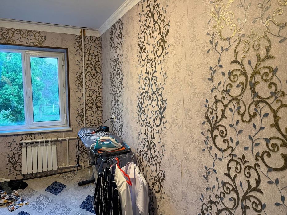 Срочна продаётся 3 х ком квартира на 2 ом эт в 4 мик р  в доль дороге