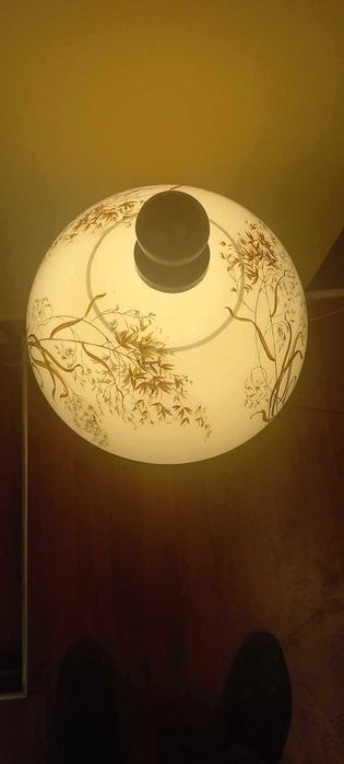 Продавам настолна лампа италианска Тифани