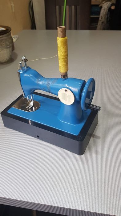 Продам Детскую швейную машинку