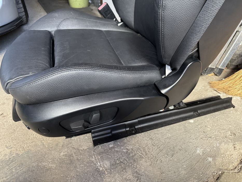 Предни седалки Bmw E93.