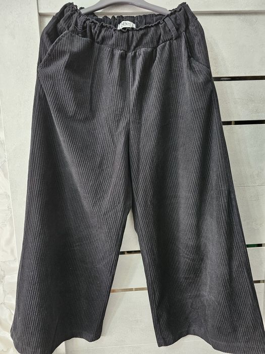 Брючки вельветовые для девочки, б/у, на 11-12 лет.